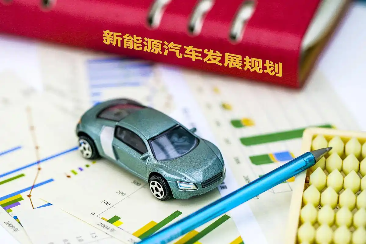 新能源汽车全方位解析！2025年购车指南与未来趋势大揭秘