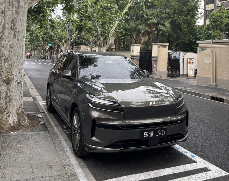 乐道L90惊艳现身街头！长超5米1还带240L前备舱，598马力+空气悬架加持